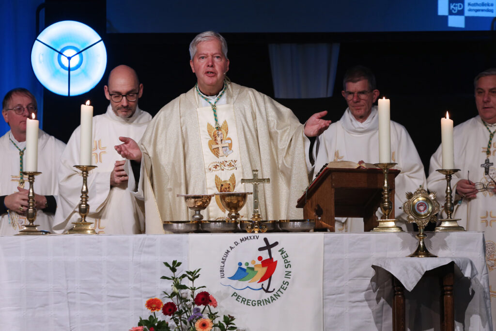 Verslag Katholieke Jongerendag 2025: jongeren vieren hoop in Ede 8 20251108 Ede KJD WEB13 ©RamonMangold