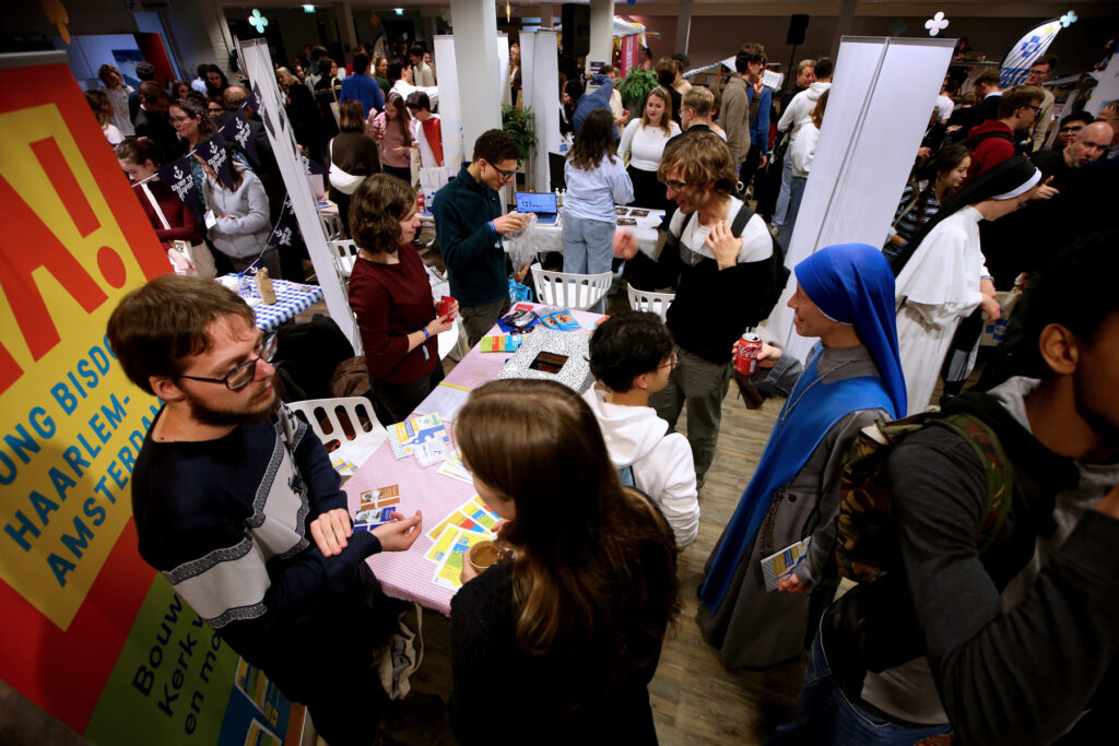 Verslag Katholieke Jongerendag 2025: jongeren vieren hoop in Ede 9 20251108 Ede KJD WEB20 ©RamonMangold