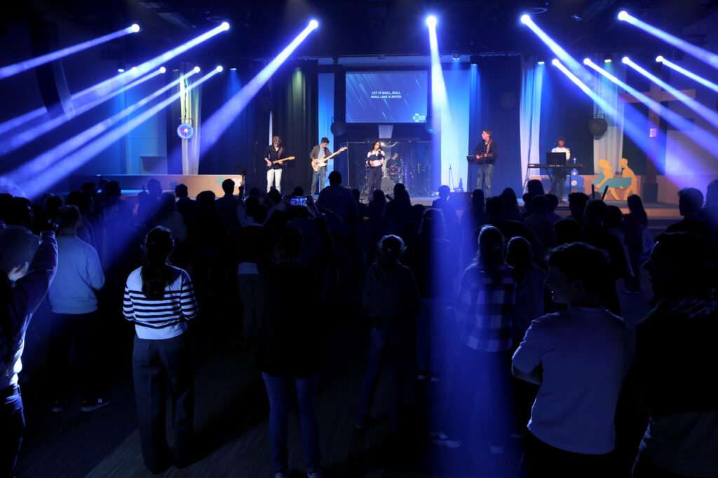 Verslag Katholieke Jongerendag 2025: jongeren vieren hoop in Ede 14 20251108 Ede KJD WEB46 ©RamonMangold